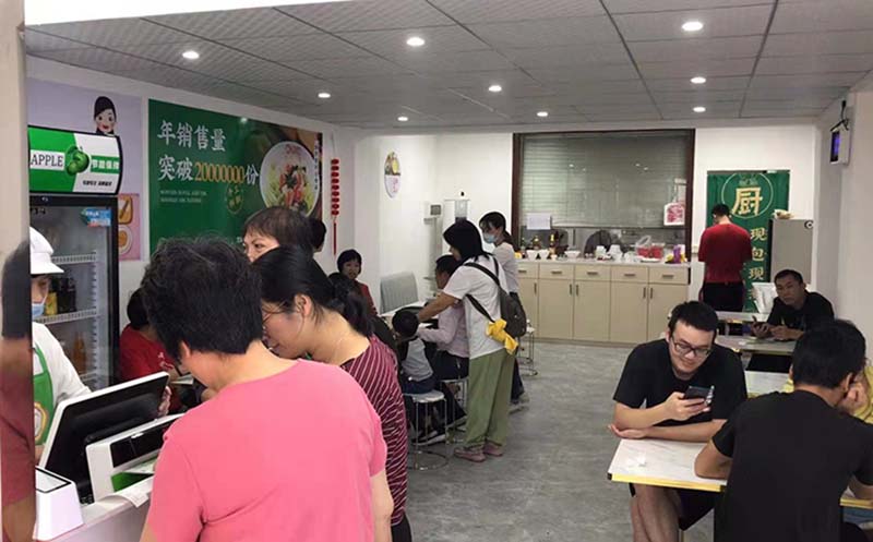 天氣冷了吃什么，來(lái)胃口福吃餃子，鮮香味十足，太好吃了